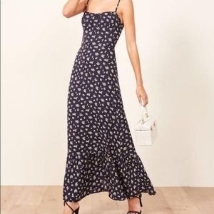 Reformation navy blue floral prairie maxi dress in Nevada, Size 6